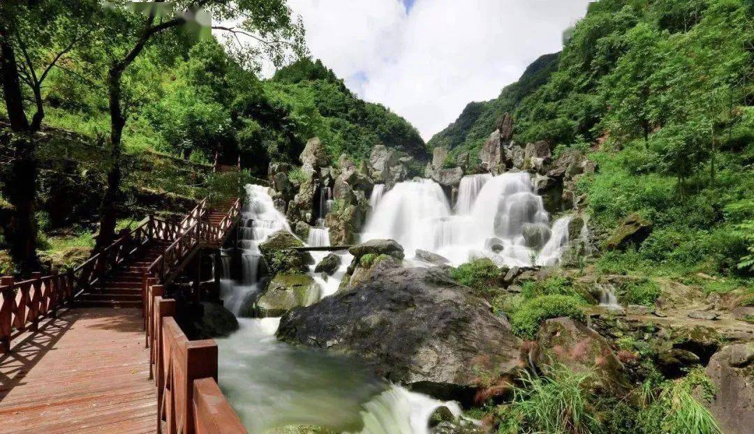8平利芍药谷景区观光旅游设施完善景区现为国家aaa级景区距县城中心3