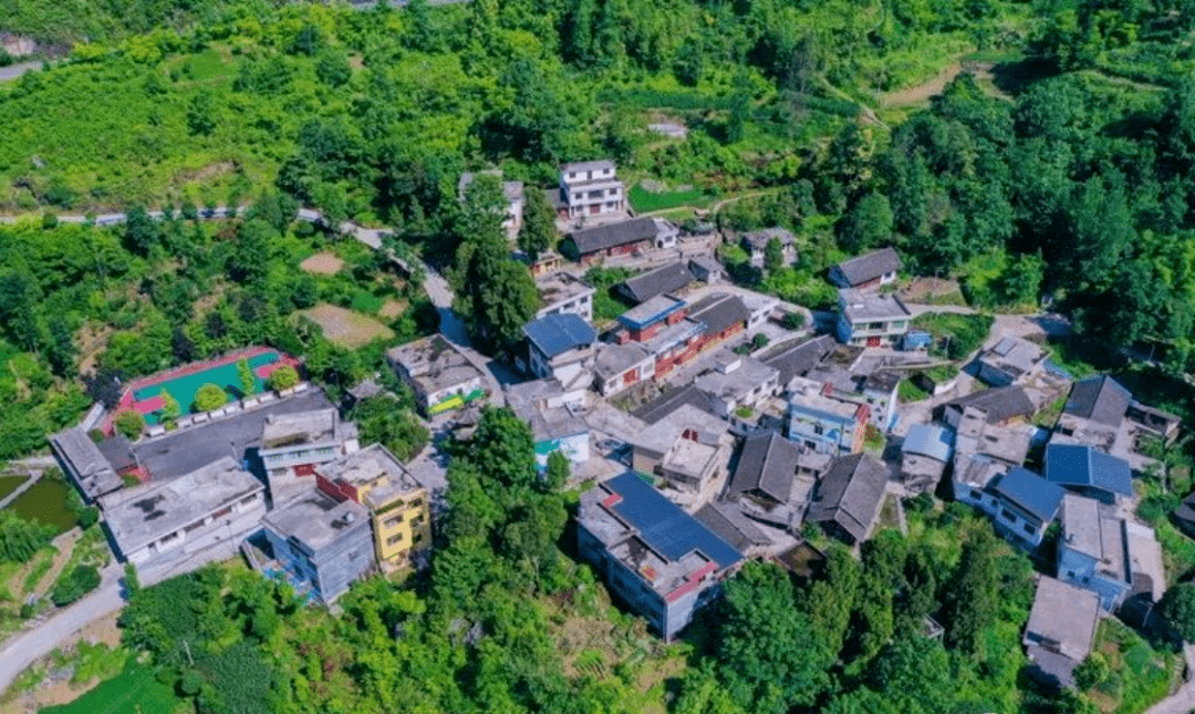 印江自治县沙子坡镇韩家村以前的韩家村,没有一条平整的路,没有一块