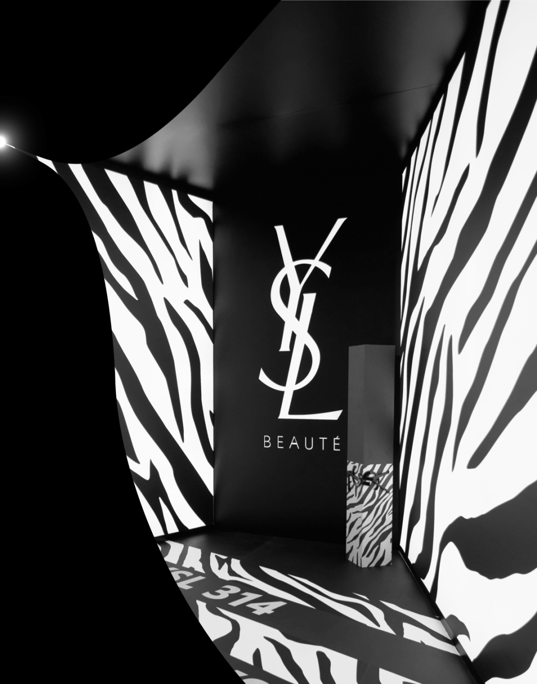 Ysl X 上海张园：今年流行蹦迪式购物？ 斑马 夜光 产品