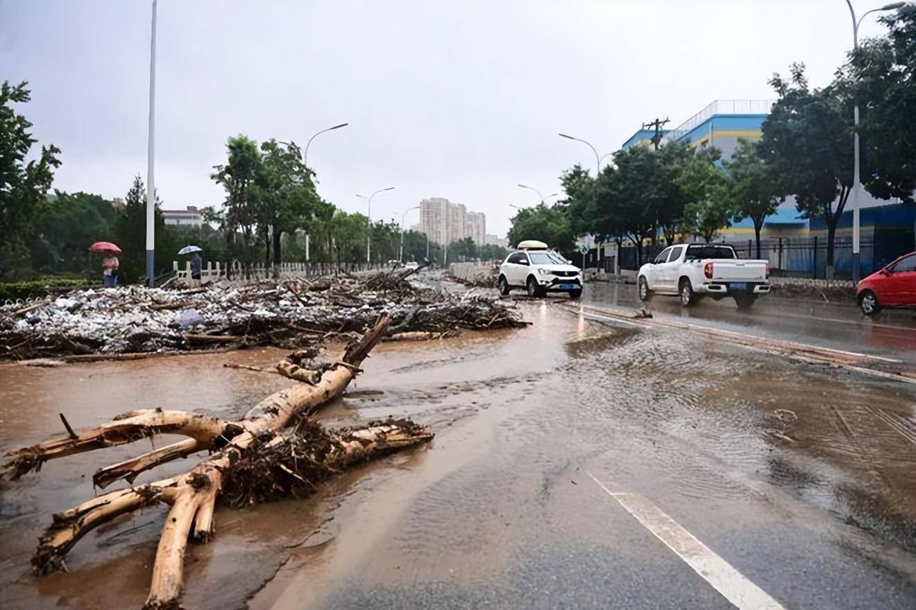 北京广渠门暴雨图片