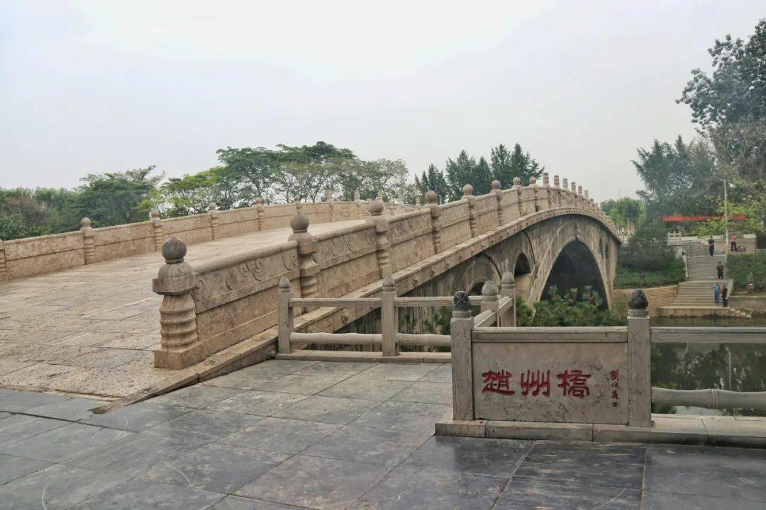 造成赵州桥,这是很多人都熟知的传说故事:神童把羊群赶到鲁班造桥处