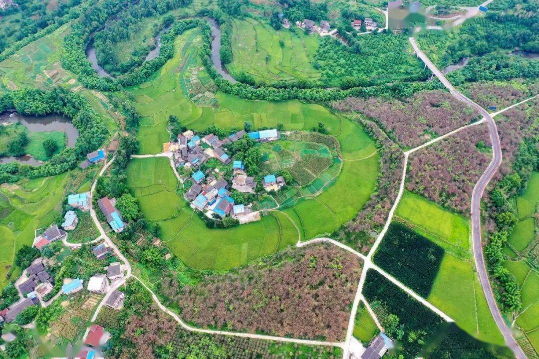 走进华蓥凉水井村,看美丽乡村入画来,奏响"田园新乐章"!