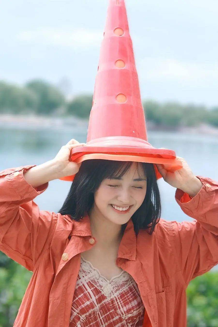 ins上最火的95后小花,竟然是她!_沈月_vlog_工作