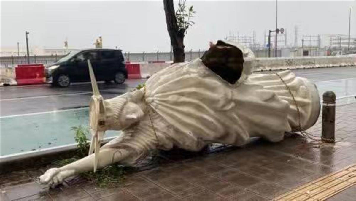 台风卡努将日本冲绳“自由女神像”吹飞30米，导致王冠断裂，火炬丢失