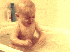 三伏天给孩子洗澡，水里加点什么好？医生的建议是……