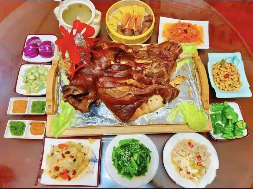 运城全牛宴老板,你咋就这么豪横呢?_牛头_套餐_鸿运