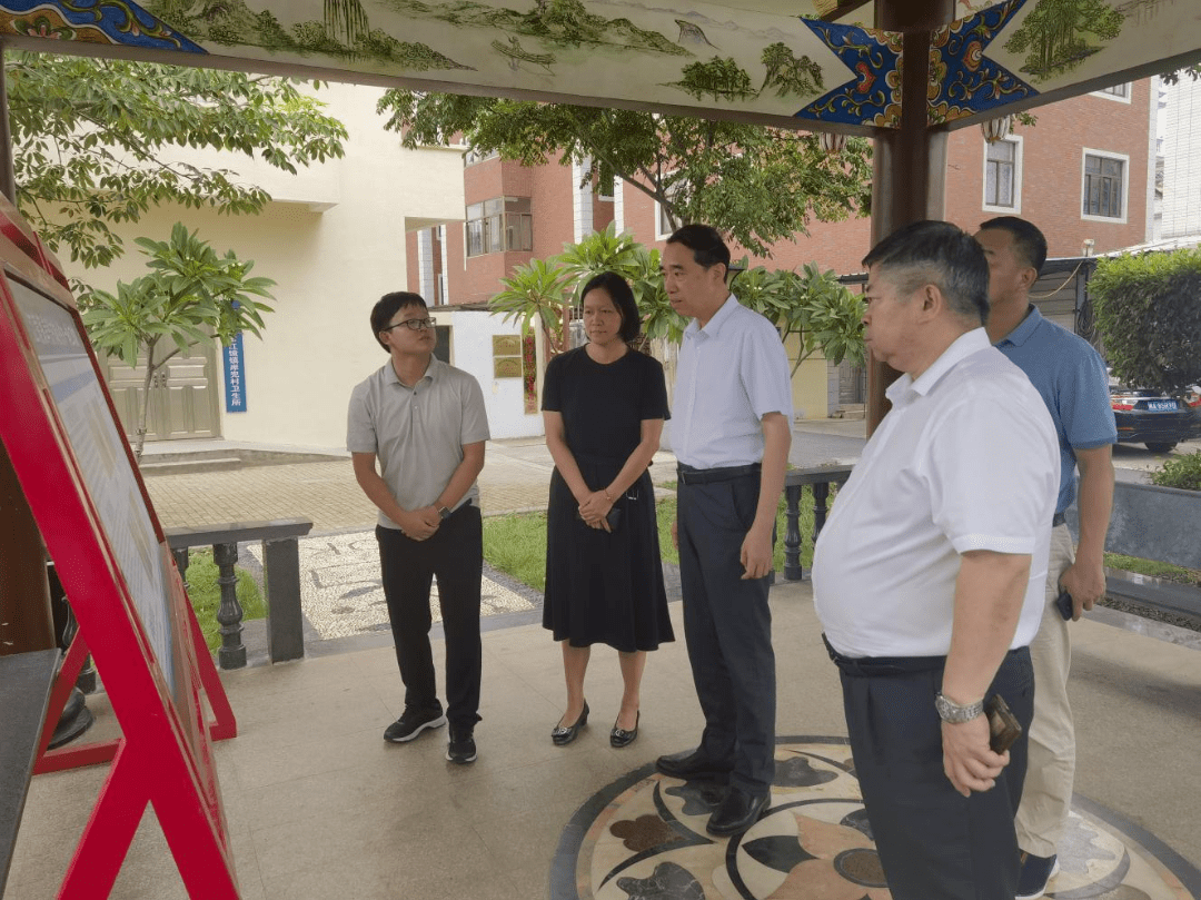 第十一巡回指导组组长,省政府参事李强和厅党组成员,副厅长吴深生一行