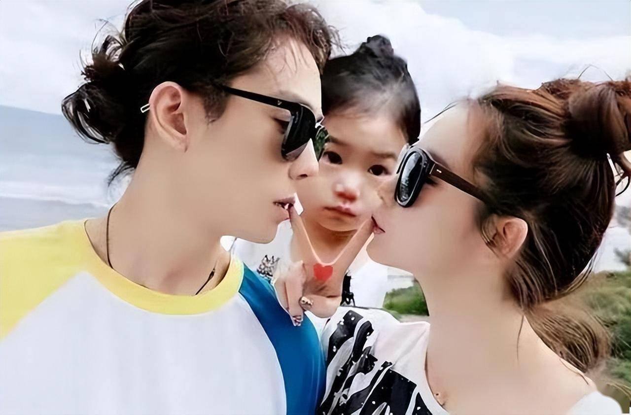 戚薇女儿墨尔本参加钢琴比赛, 李承铉拿手机拍照,父爱满满_lucky_网友