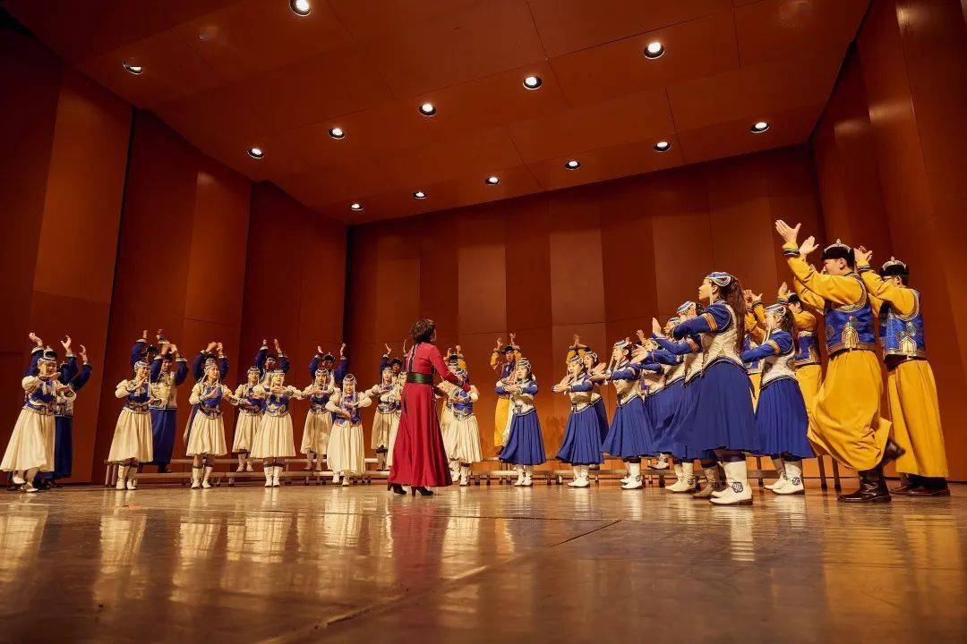 暑期嘉年华 | "声乐雕塑家"娅伦·格日勒带着草原天籁来啦!