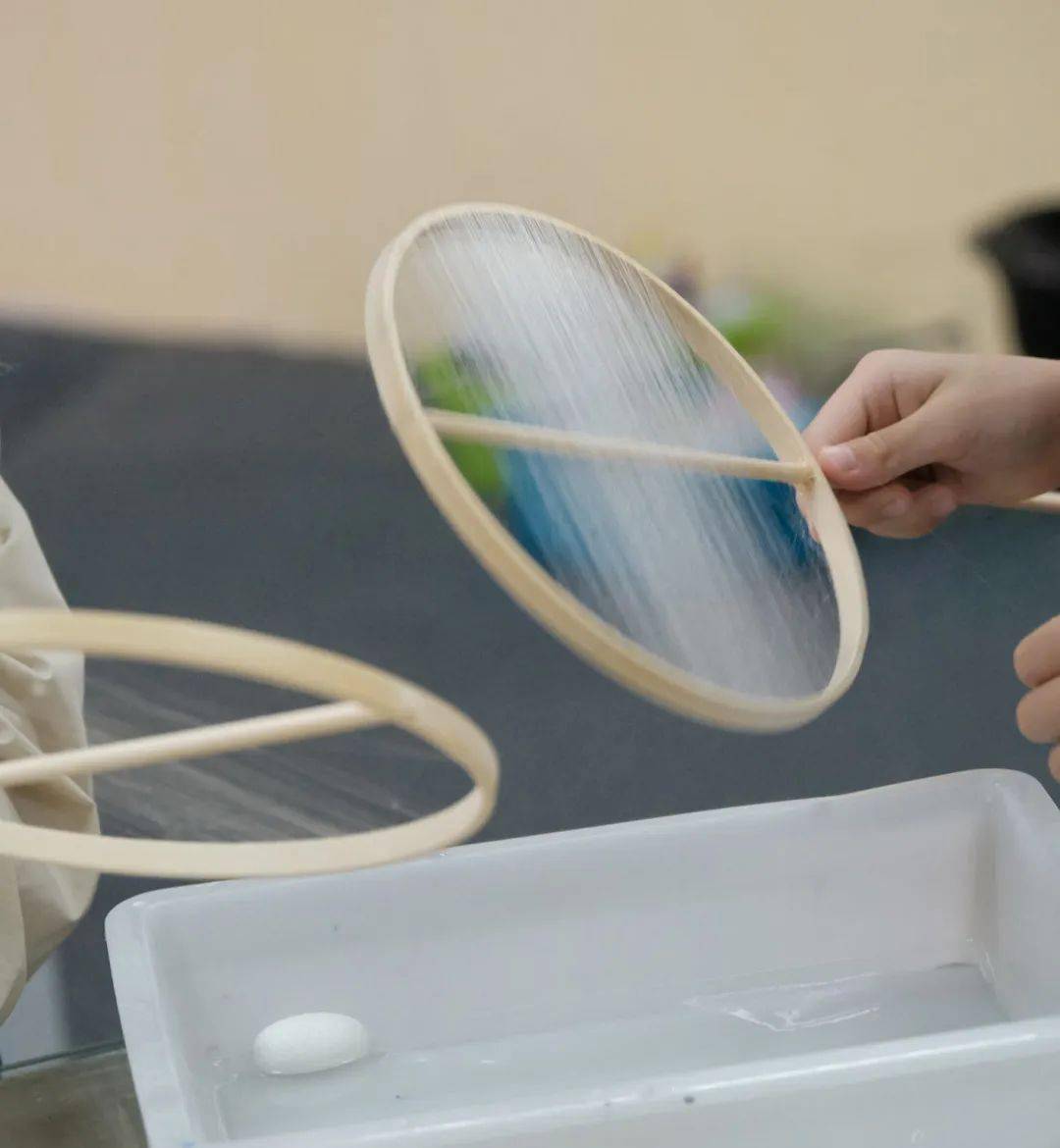 报名| 亲子美育—学古法缫丝技艺 制非遗蚕丝扇_活动_蚕茧_文化