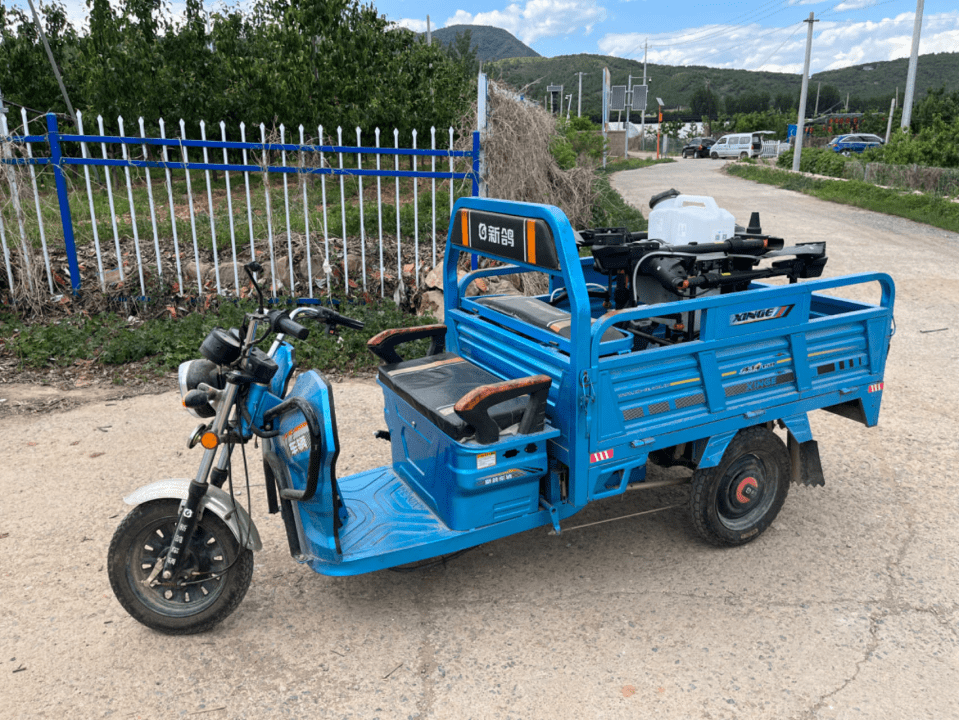 为了年入20万,我变成"害虫杀手"_无人机_植保_刘博士