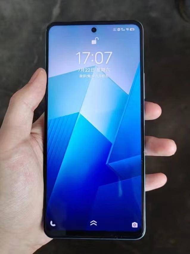 低至1499元起,iqoo z7现在还值得入手吗?_手机_同价位_屏幕