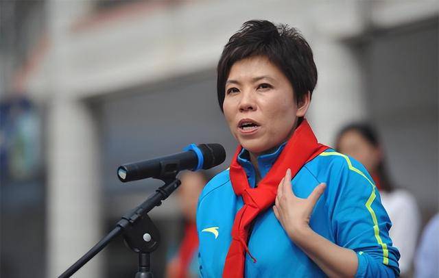乒乓皇后邓亚萍陷争议漩涡:20亿财产去向成谜,儿子国籍今成谜_搜索