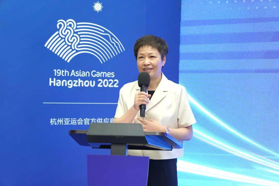 中国建设银行浙江省分行副行长关雁翎,赛丽正宏集团董事长夏赛丽,南都