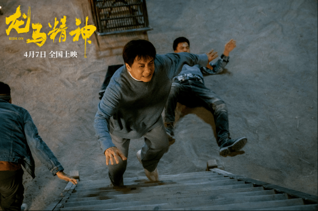 《狂怒沙暴》亏了5亿,成龙一口气带来3部新片,和吴京合作是王炸_电影