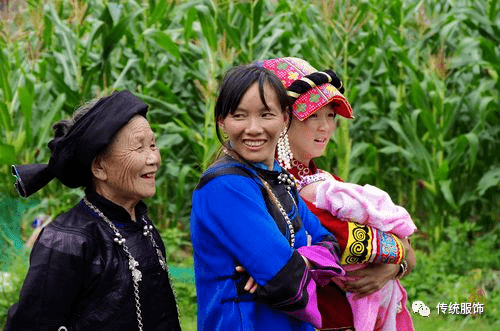 乌蒙山盛放的百里杜鹃 | 东部方言彝族服饰_西北_女子_装饰