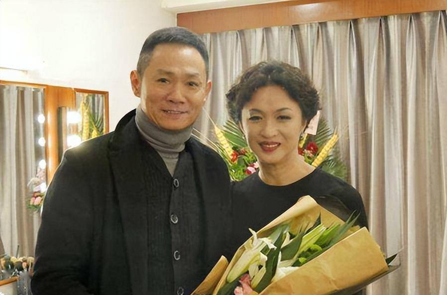 他是"最干净"男演员,曾穷到捡菜叶吃,妻子去世11年仍不愿再娶_佟欣_靖