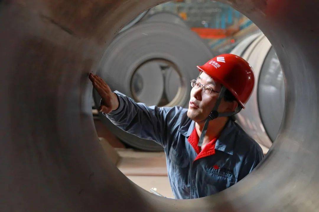 山钢职工王万松出书啦!入选《优秀技术工人百工百法丛书》.