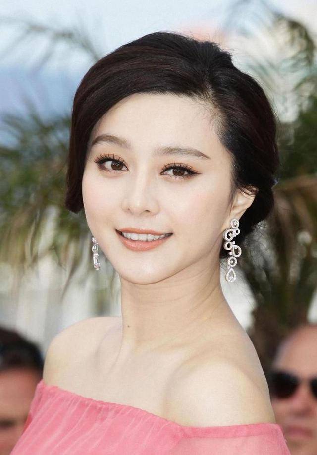 最近的河北涿州灾情,有知情人透露范冰冰也捐款五十万元,并且为涿州等