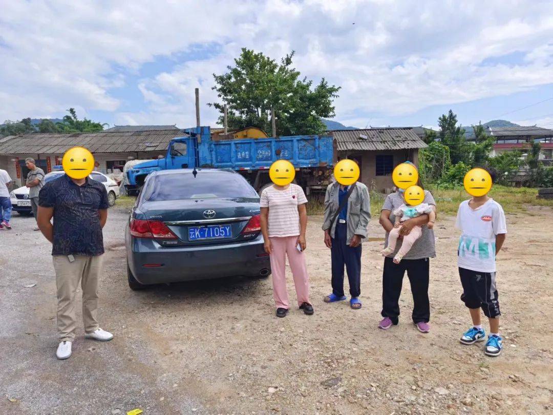 车牌:云k7105y违法行为:核载5人,实载6人,超员1人,其中2人为儿童.