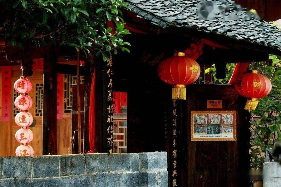 酉州村庄志丨古木清泉中的石泉苗寨_吊脚楼_峡谷_房屋