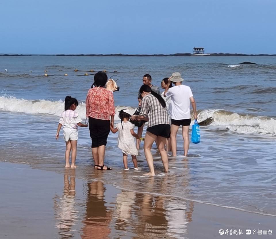 烟台第一海水浴场赶海图片