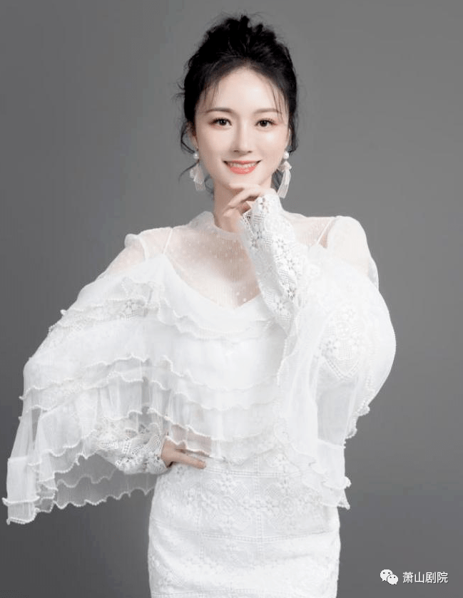 乐队主唱:灵魂歌手刘佳宁▼▼▼唱出情怀,唱进心间一句歌词,一段旋律