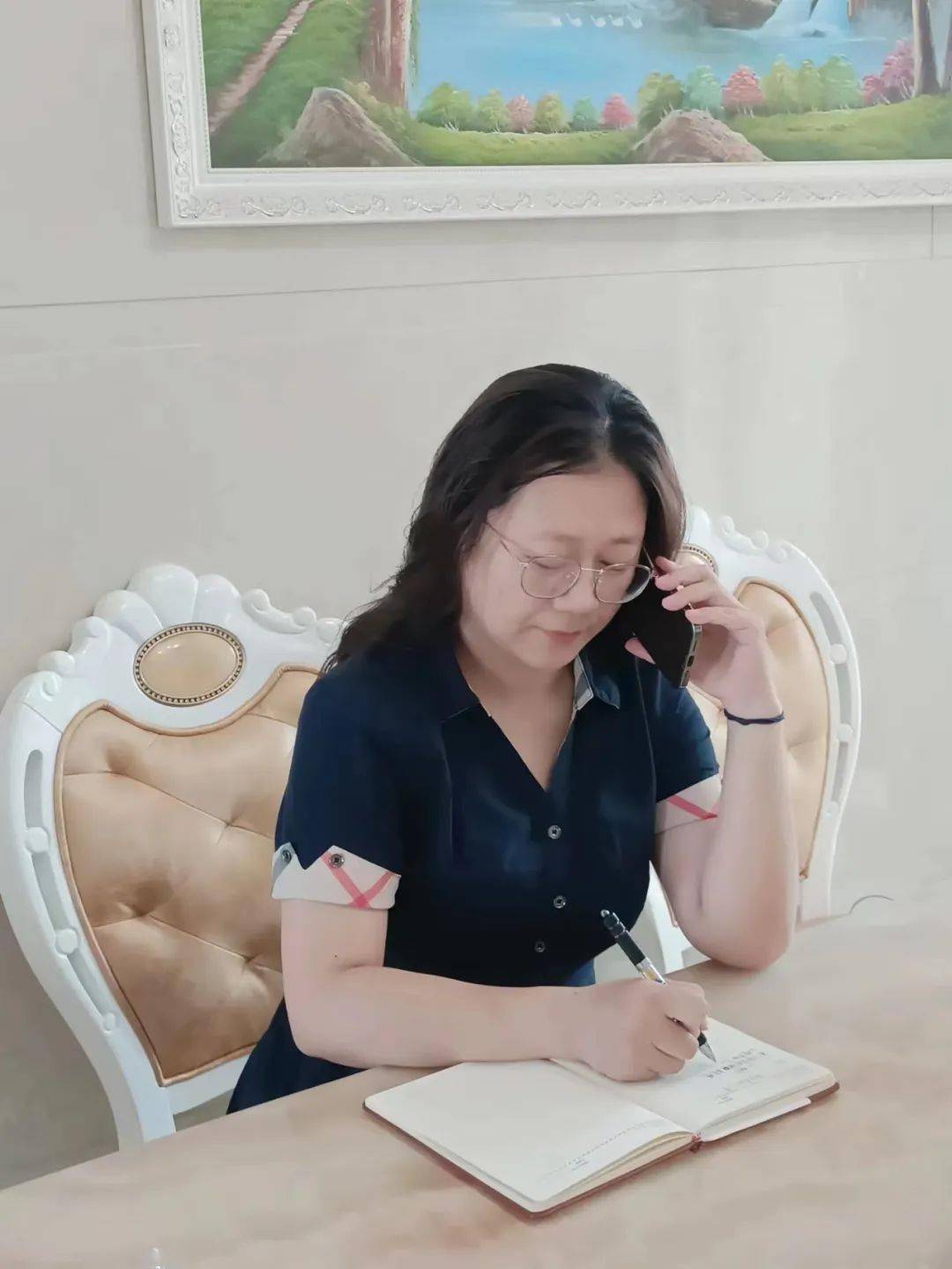 梁丰高中俞雷,赵蕾两位心理老师常态化接听心理热线,主要围绕学生开学