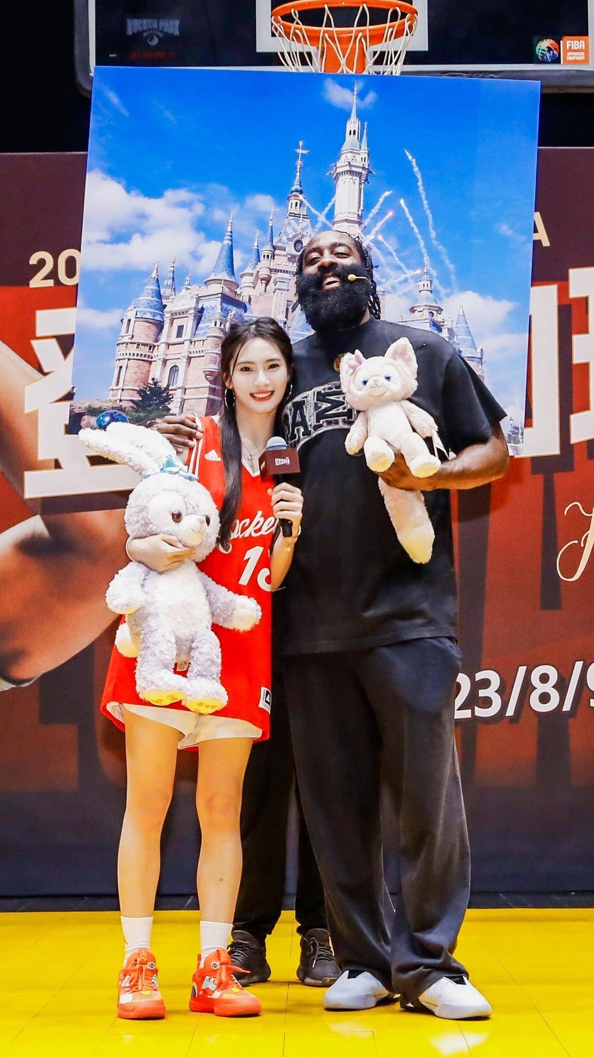 篮球女神大赛32进16:小七,卓识,小仙儿能否晋级?快来投票抽球鞋!