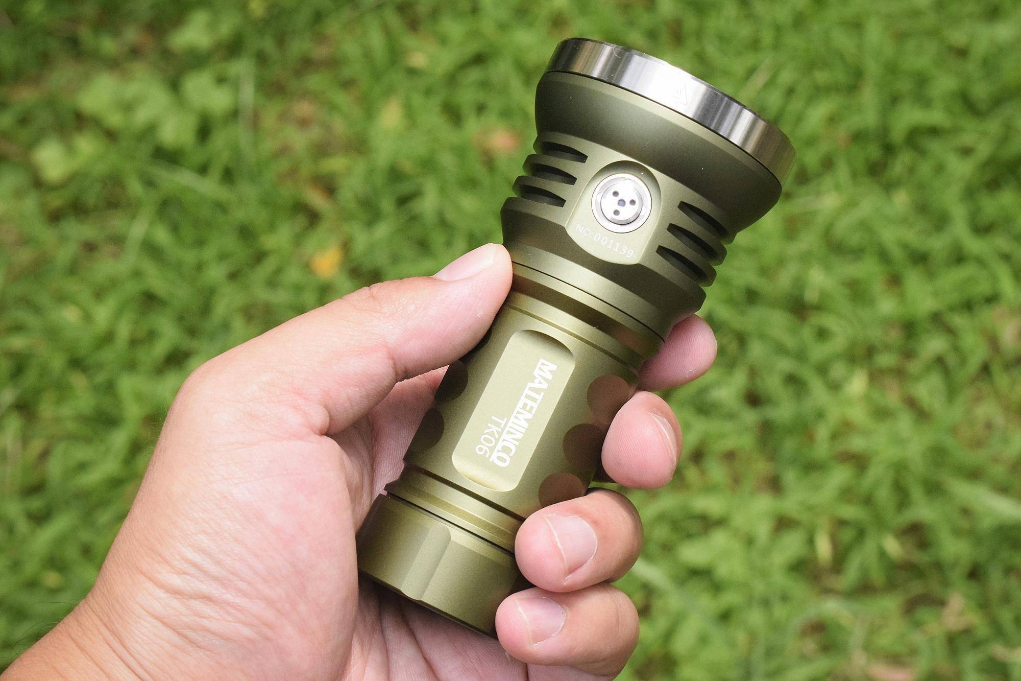 迈特明酷tk06强光手电体验_充电_灯头_切换