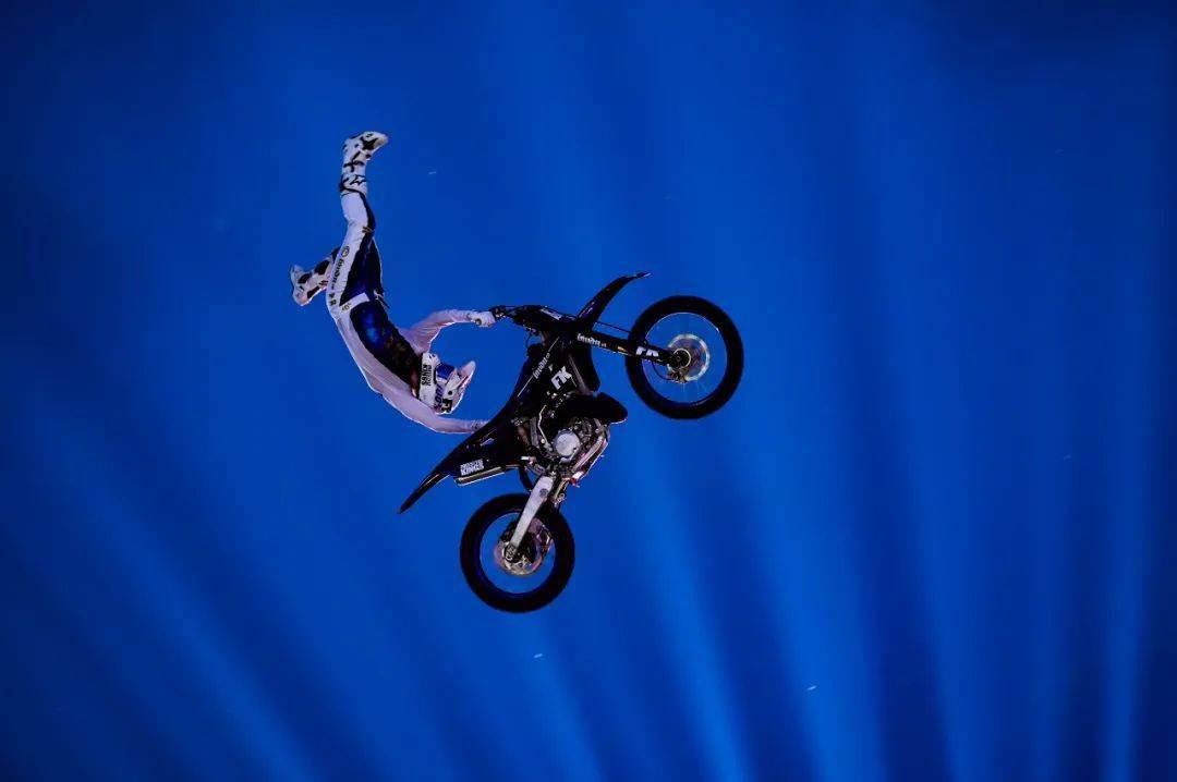 无畏飞越,酣畅驰骋 | 空中花式摩托国际邀请赛大庆赛车小镇激情上演