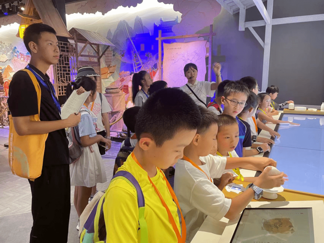 "青少年普法主题教育 | "法润青苗 夜游锦江"法治嘉年华活动_成都市