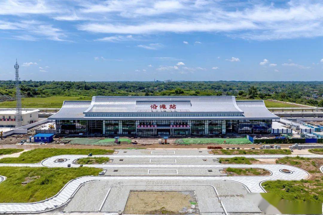 三岔湖站长这样→_建筑_整体_宜宾