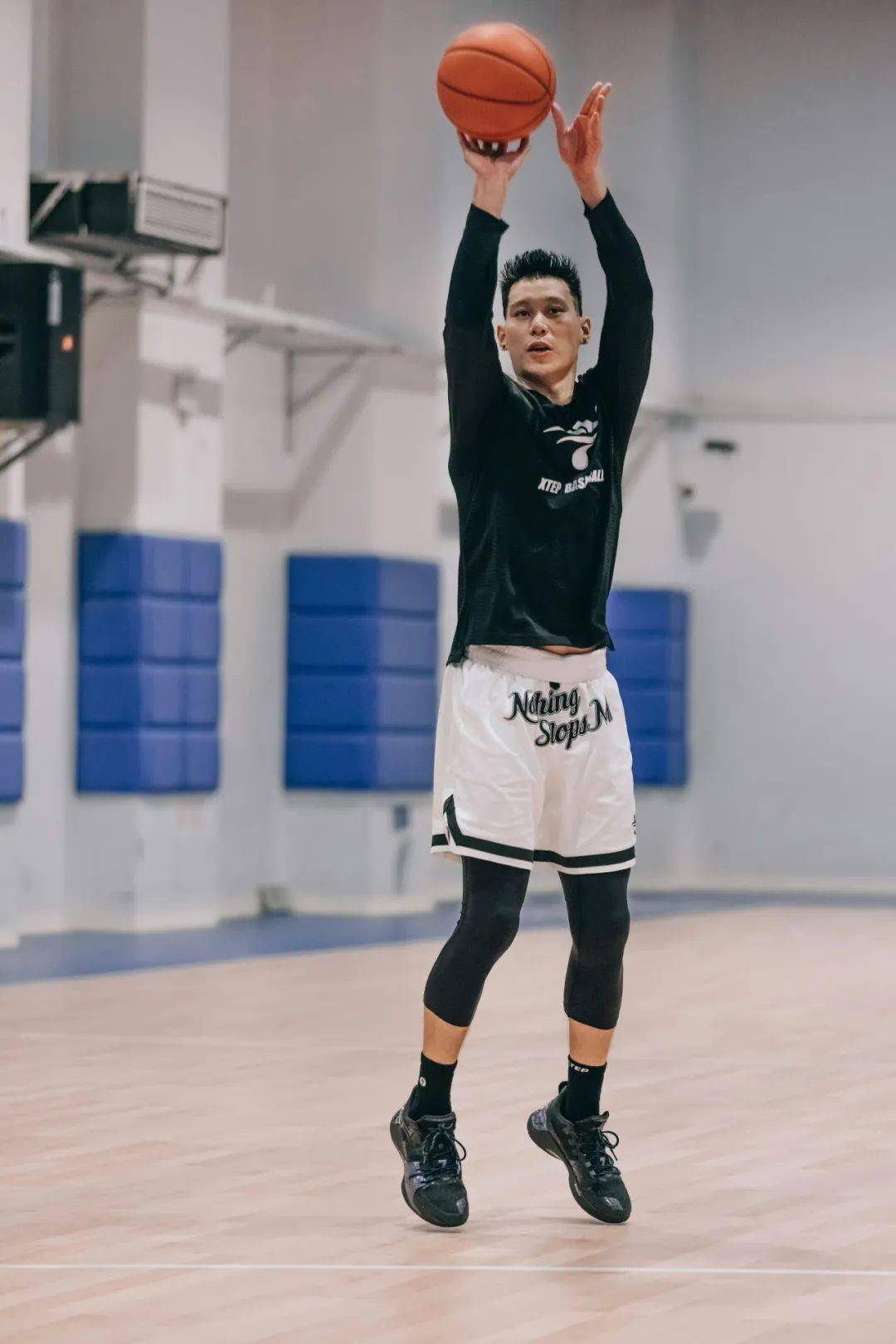 jlin3专属生日套装2019年的夏天,林书豪加入到特步大家庭中,这也标志