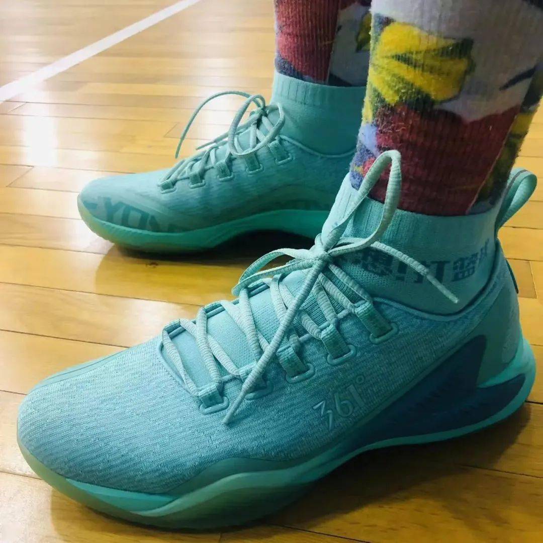 上次穿还叫别克篮球鞋,当时上高一,2005年.