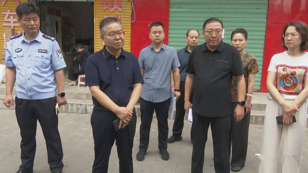 【要闻67】闫兴斌到城区街道检查环境卫生整治工作_管理_责任_部门