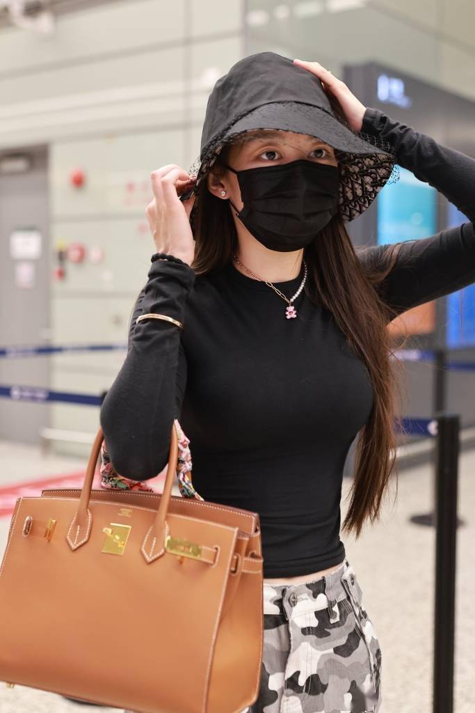 迷彩裤成为吉娜心头好 酷飒有型玩转中性风穿搭_吉娜·爱丽丝_账号