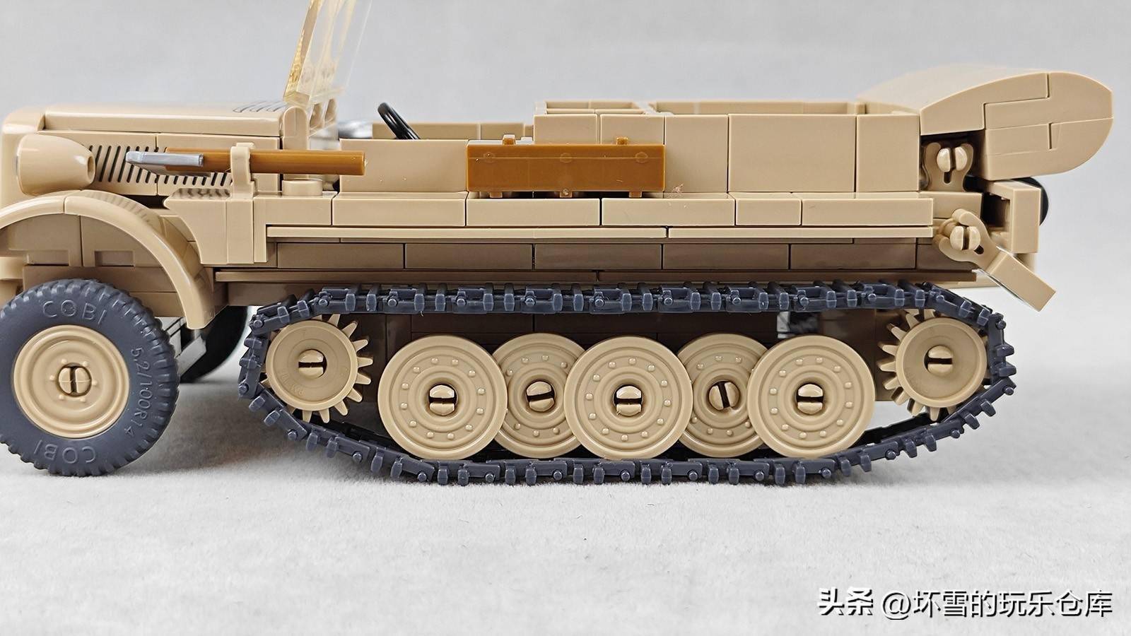 积木搭建,带餐车,还是半履带的火炮牵引车你会喜欢吗?_cobi_kfz_sd