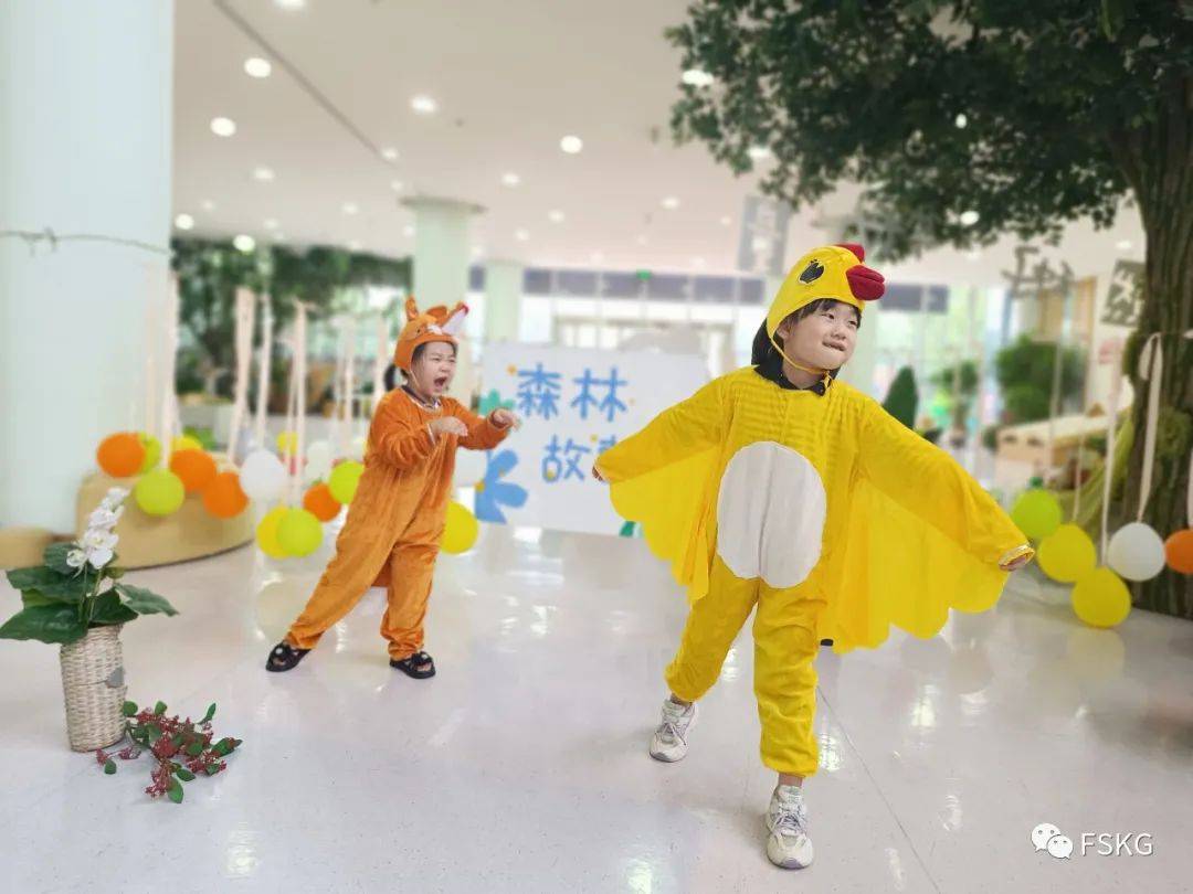 03低快乐下雨天雨滴落在手心,是秋天送给我们清凉的吻;带上一个头盔