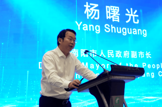 杨曙光在致辞中表示，国际非开挖技术研究院的揭牌，是南阳经济发展史上
