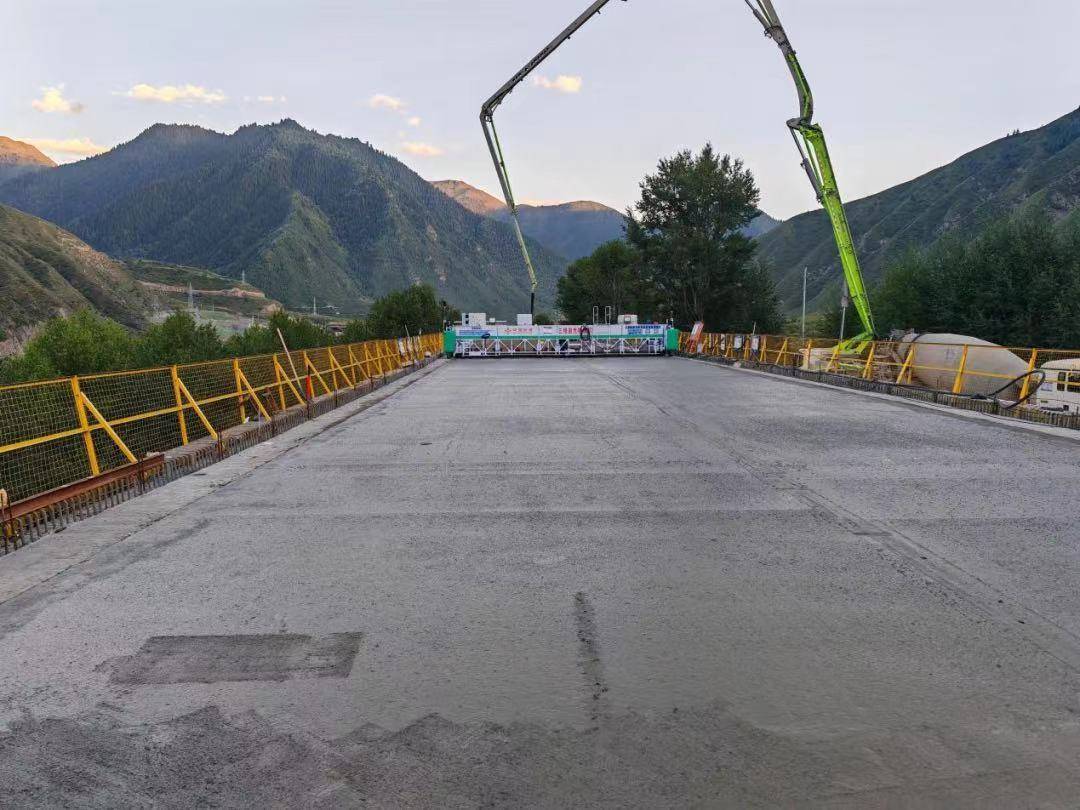 同赛项目西卜沙隆务河特大桥应用新技术铺装_施工_桥面_质量