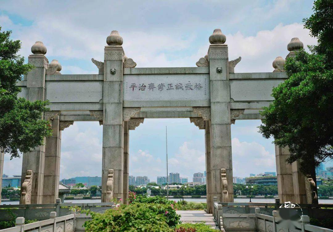 沿途还会遇见孙中山驻足过的大元帅府和百年学府中山大学