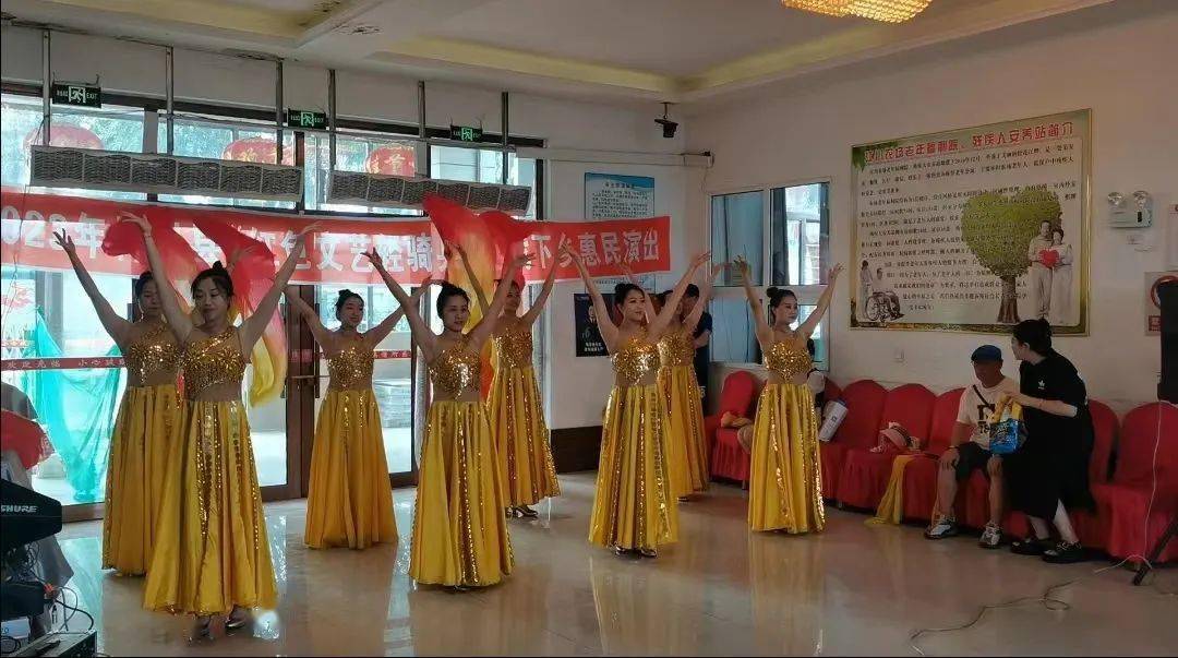 桦川县为公司养老服务中心送戏助力文化兴企_演出_老人_江川农场