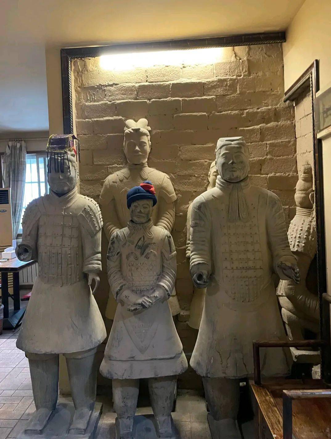 "西安的主题酒店有多离谱?"哈哈哈哈哈这就是帝王般的待遇吗?