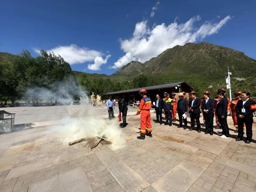临潭消防走进冶力关旅游景区开展消防安全培训及应急演练