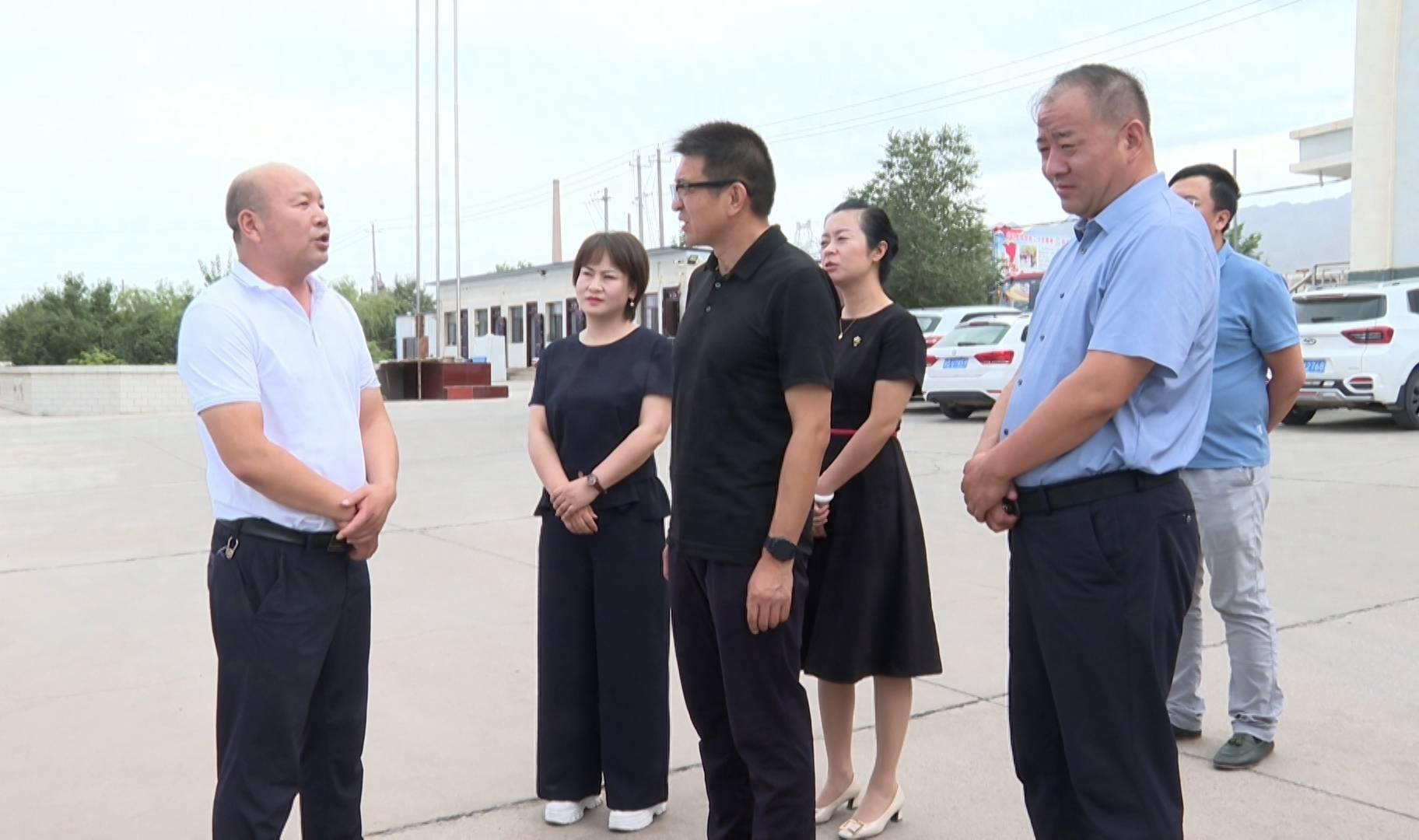 8月24日,副市长安维国来高台县走访调研联系包抓企业和项目点,副县长