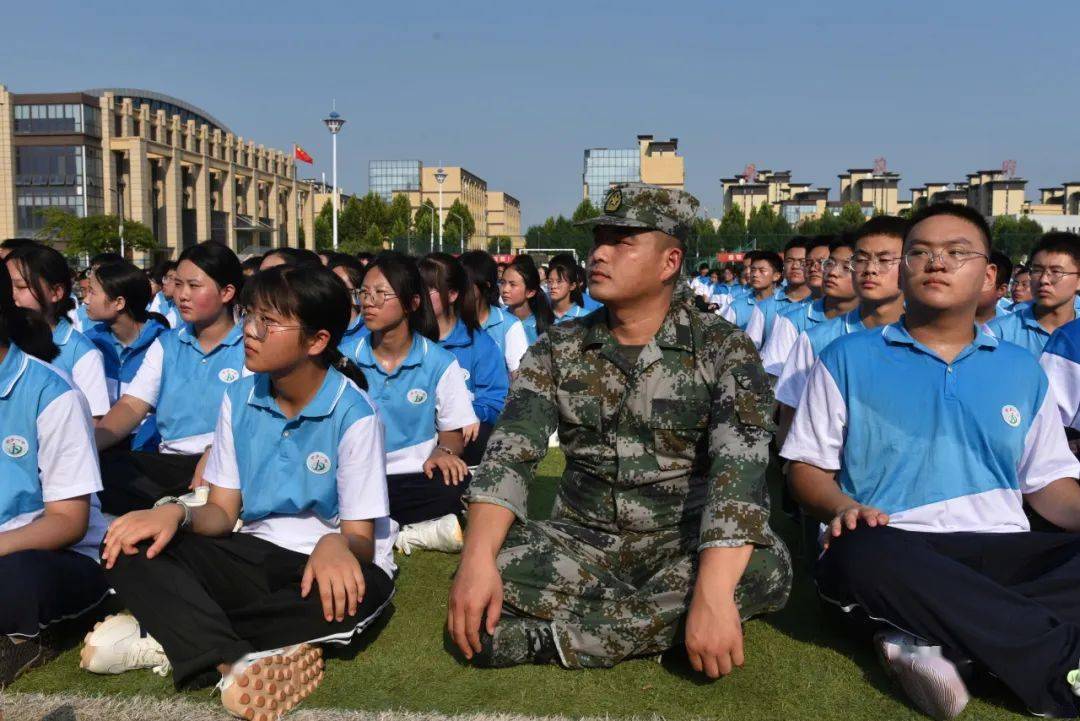 金乡一中举行2023级新生军训暨社会实践活动启动仪式_生活_高中_刘明