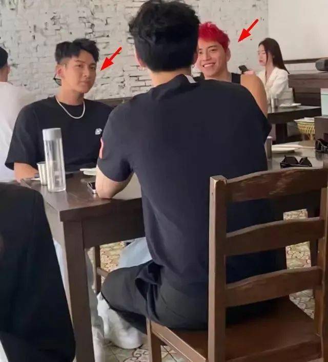 柯震东王大陆餐馆聚餐被偶遇,32岁柯震东脸上带伤,被传即将复出_时候