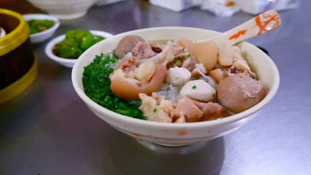 这些本地特色,带你感受食材的自然原味~_东江盐焗鸡_名菜_萝卜