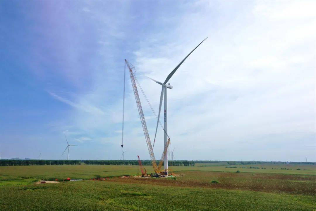 锦州黑山二期200兆瓦风电项目首台风机吊装成功_建设_工作_管理